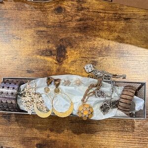 Mix of Women’s Jewelry